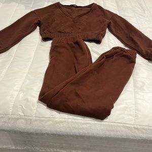 Brown cropped crew neck and sweatpants set